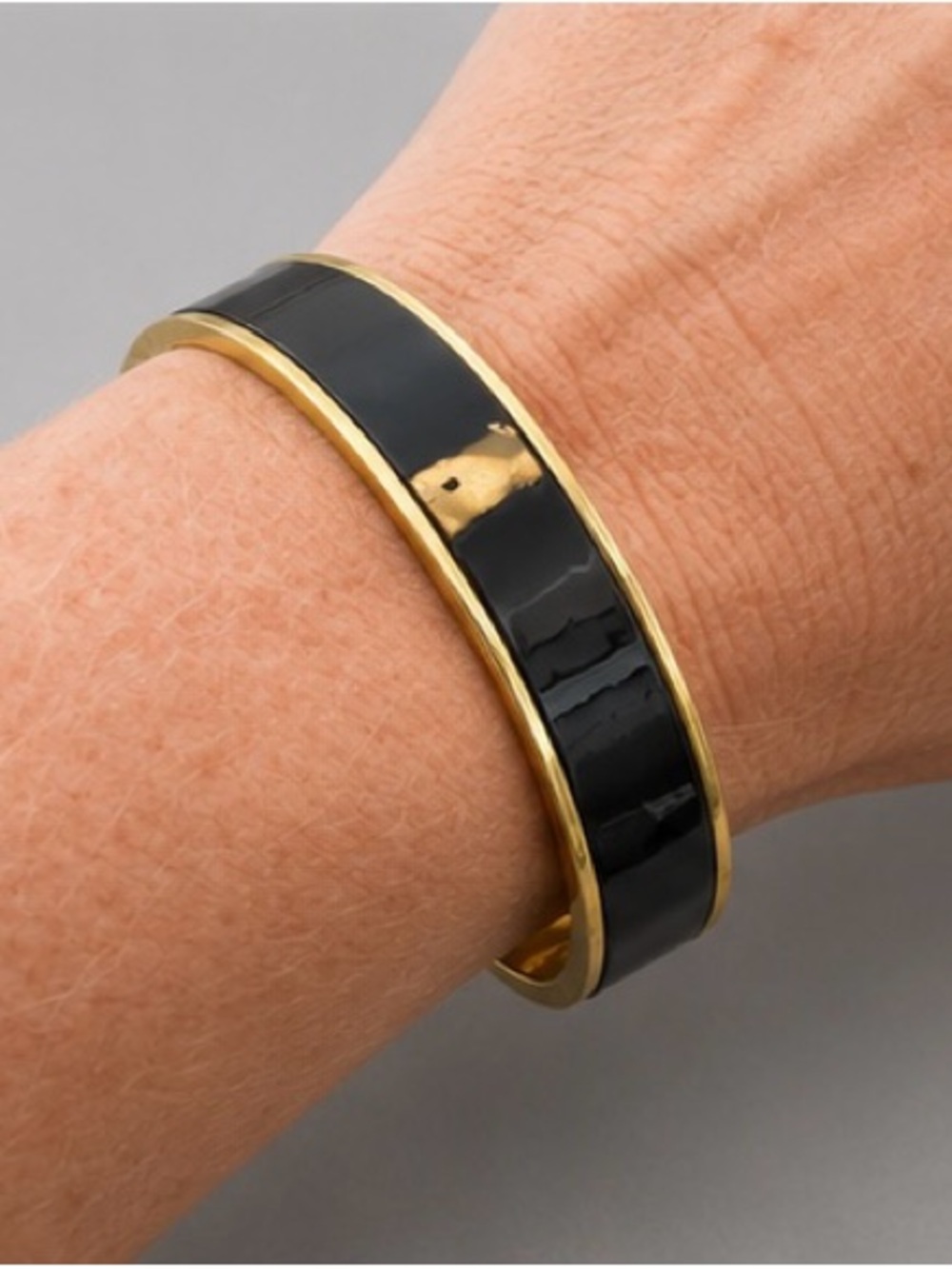 Vince Camuto Black Enamel Gold Tone Bangle Bracelet Chic Classic - Picture 4 of 5